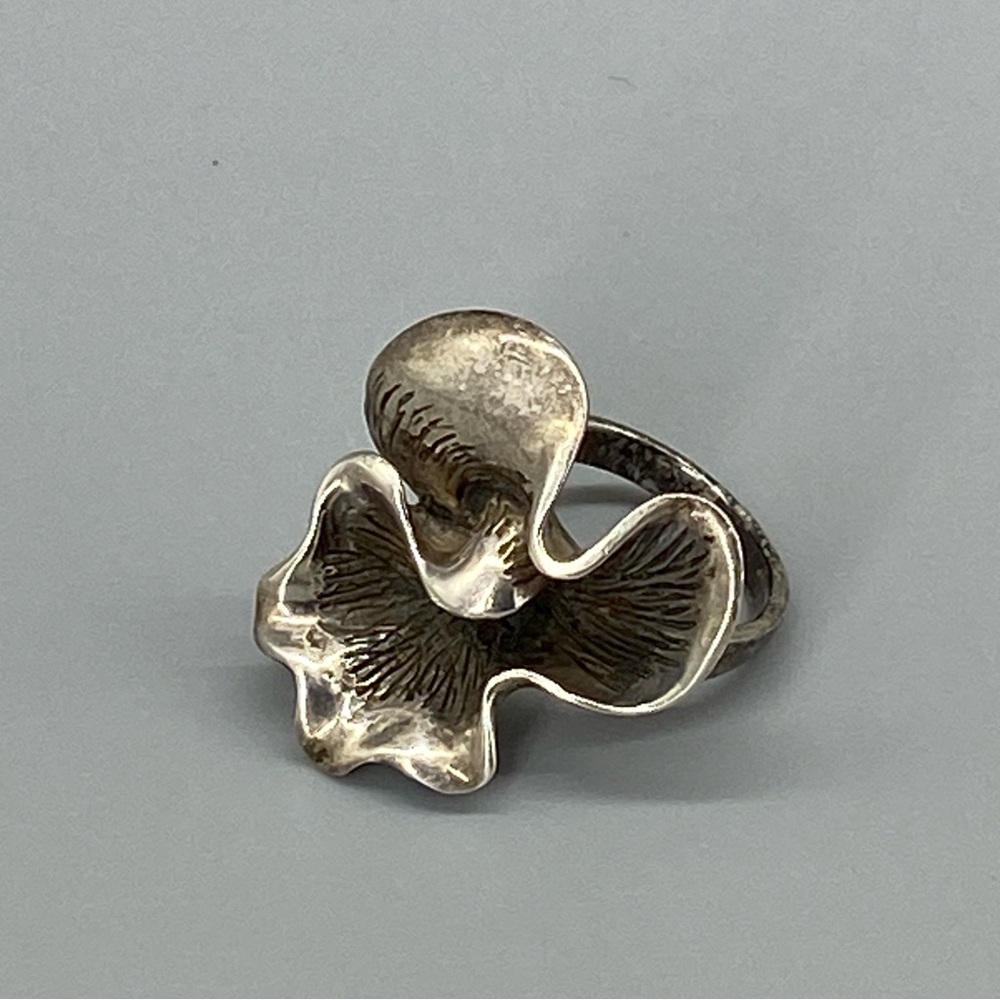 Vintage, Sterling Silver, Flower Ring, Post Modern, Handcrafted in Ukraine - Picture 5 of 16